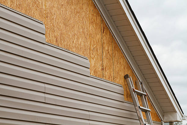 Professional Siding Contractor technician working in Barrington, IL